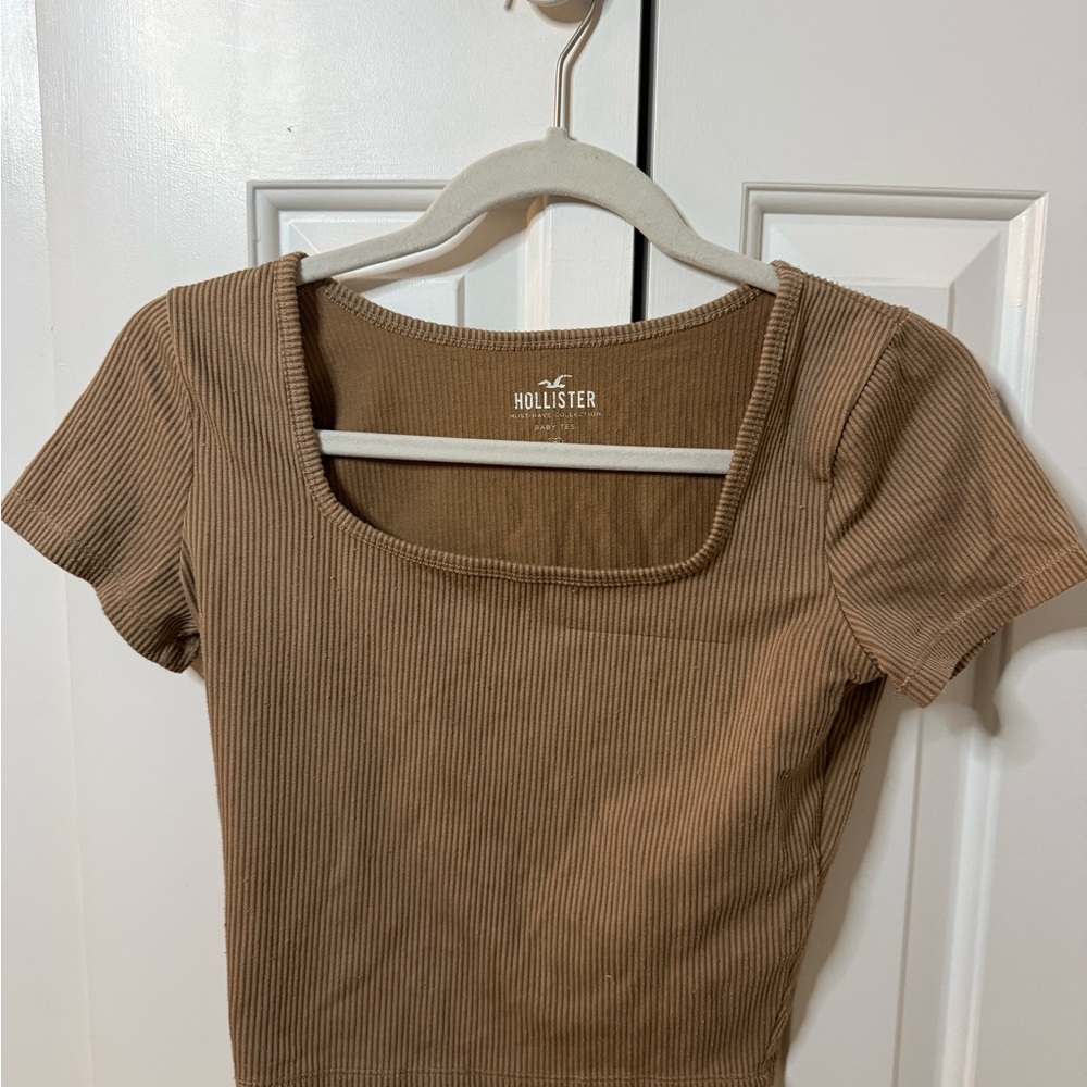Hollister Women's Brown Ribbed Short Sleeve Top